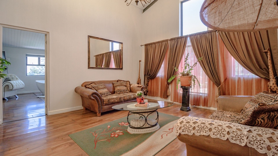 6 Bedroom Property for Sale in Stellenbosch Farms Western Cape